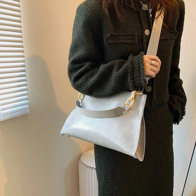 Elegant Women’s Underarm Tote Bag with Chain Accent