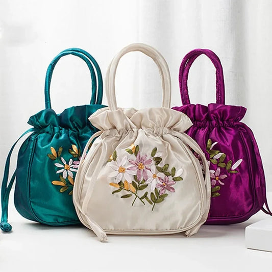 Women’s Retro Floral Embroidered Drawstring Bag