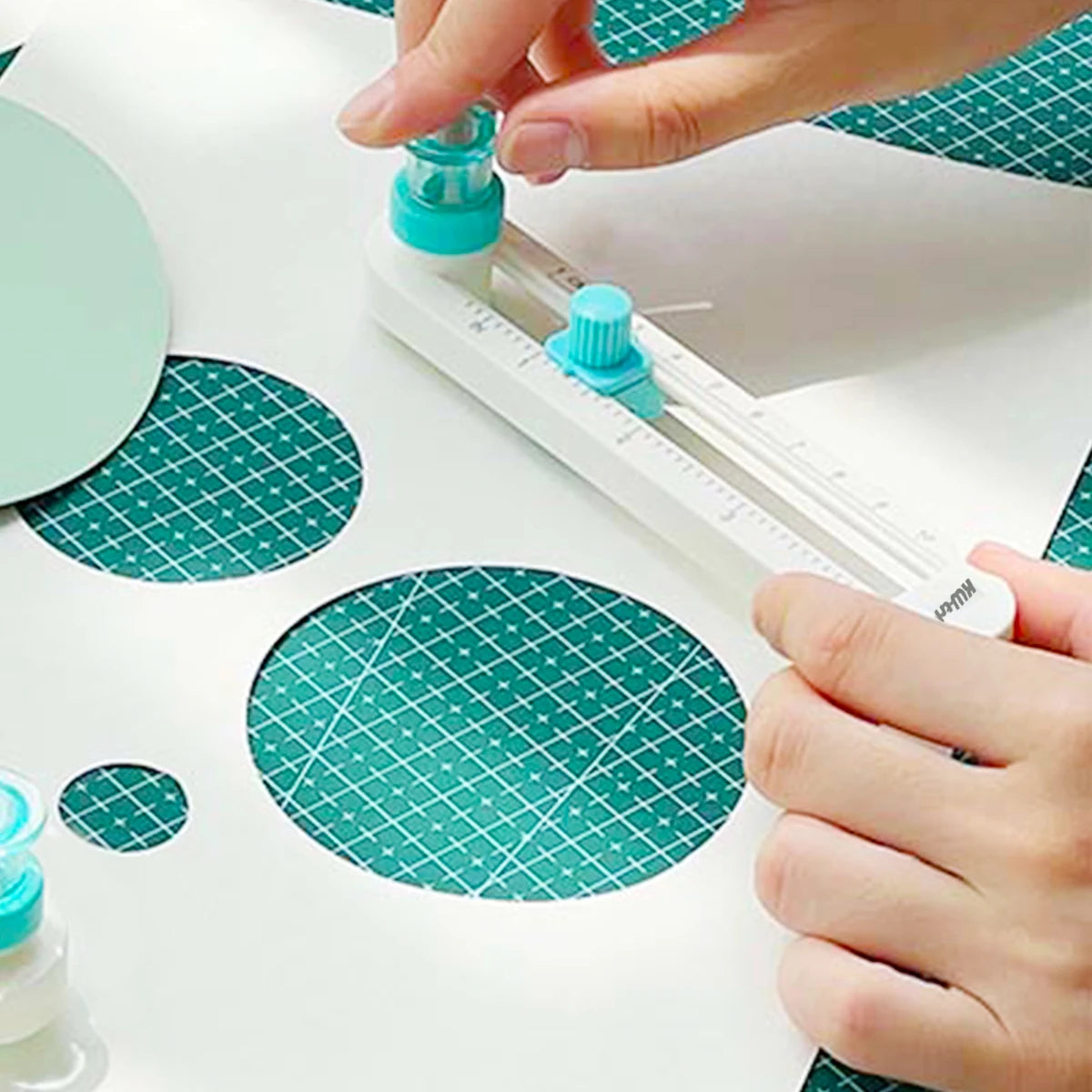 360° Rotating Circle Cutter for Paper & Crafts