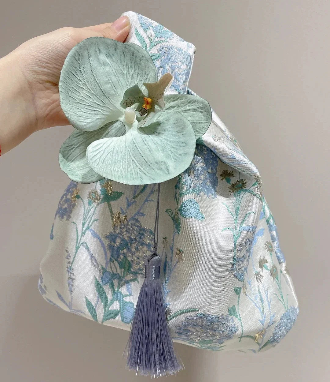 Chinese Style Embroidered Knot Wrist Bag