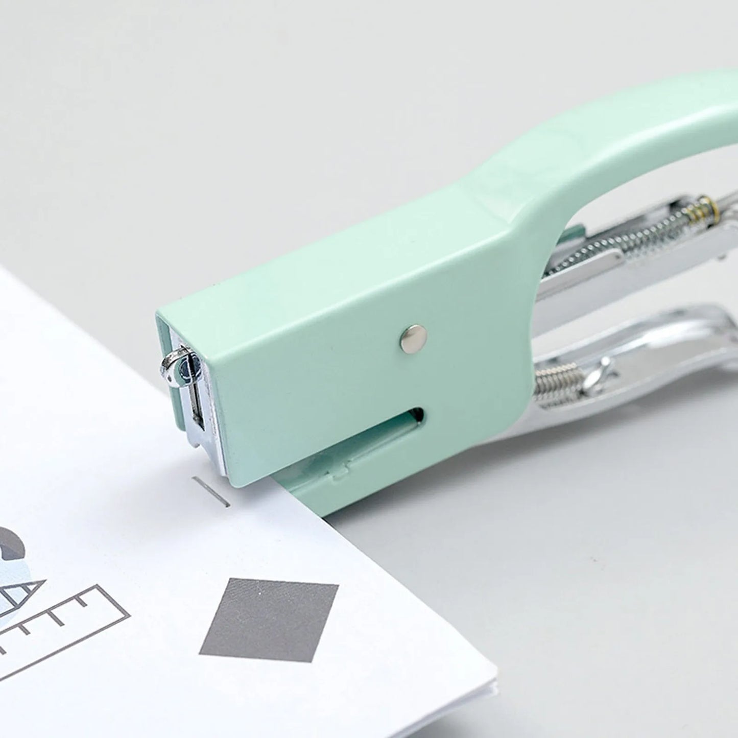 Portable Mini Desk Stapler with 750 Staples