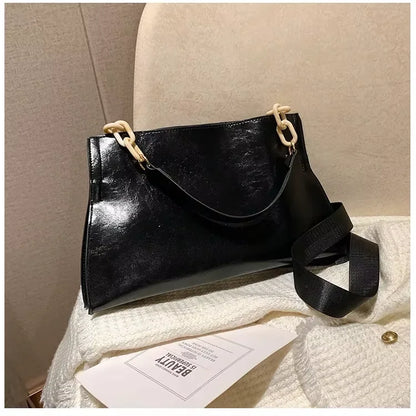 Elegant Women’s Underarm Tote Bag with Chain Accent