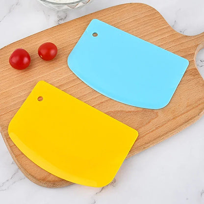 Flexible Dough Scraper Spatula for Baking & Pastry Preparation