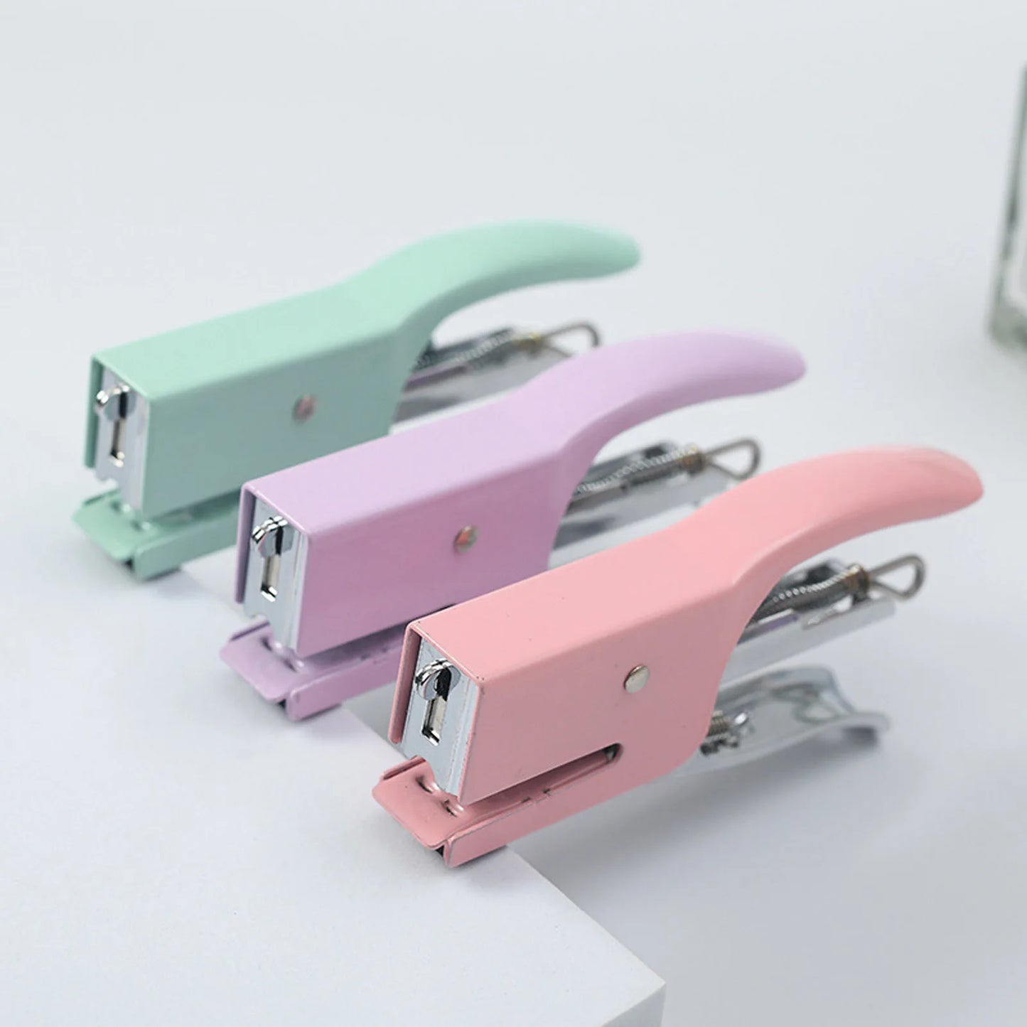Portable Mini Desk Stapler with 750 Staples