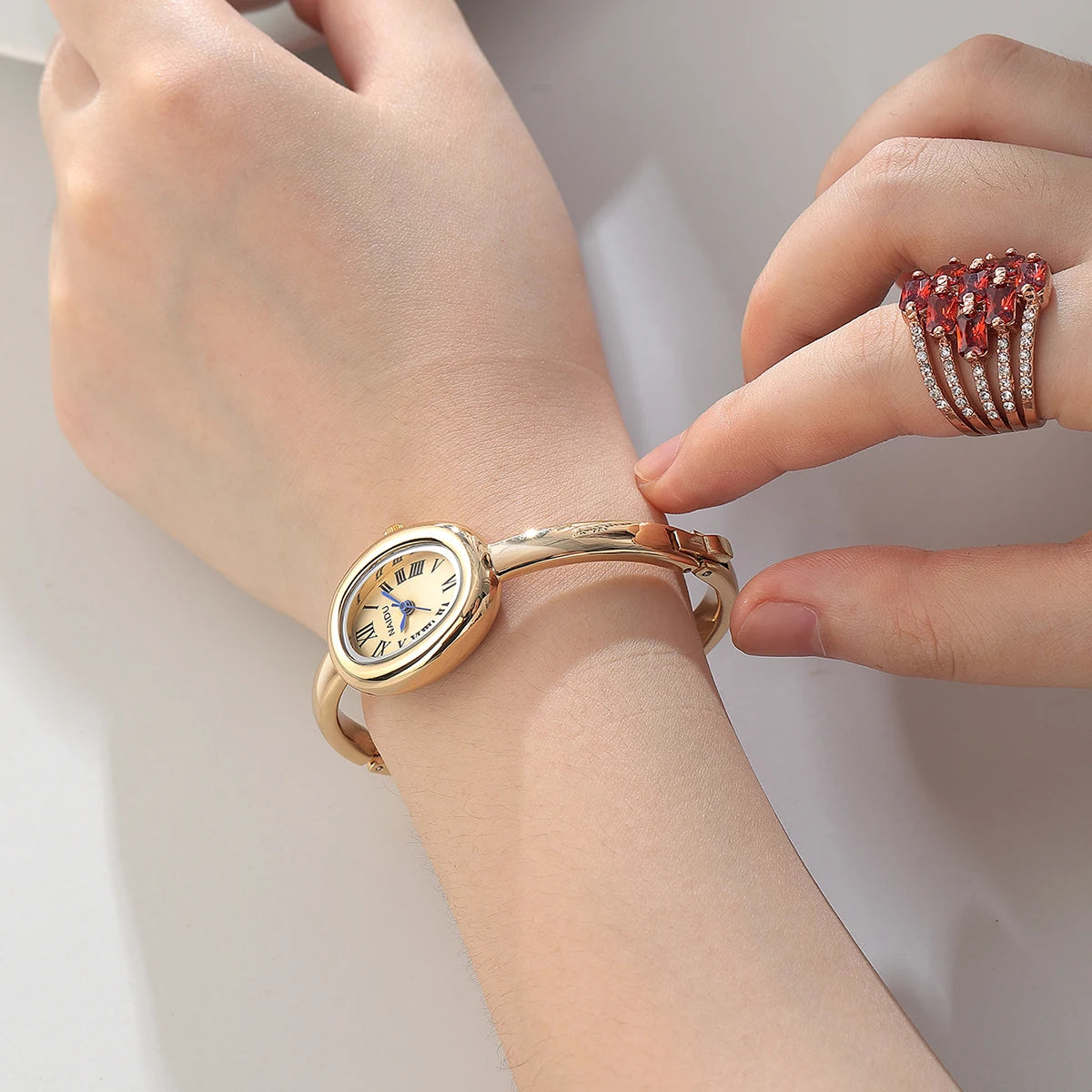 Women's Minimalist Roman Scale Quartz Fashion Watch