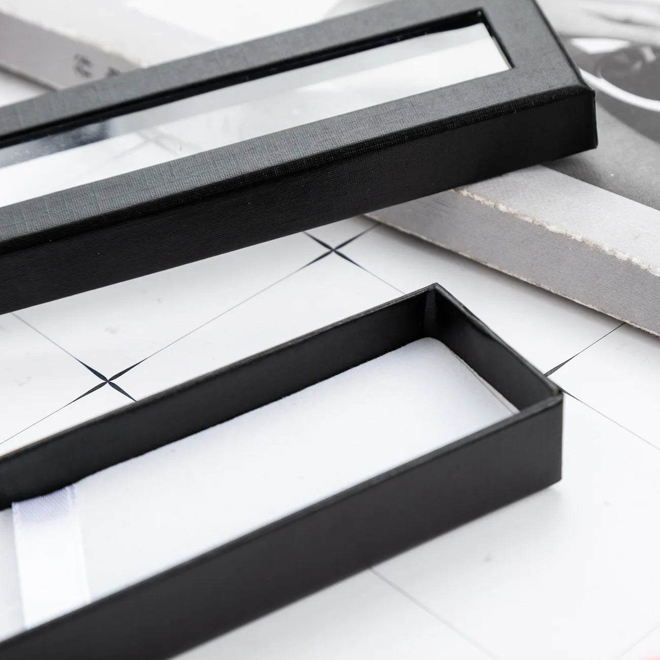 Elegant Paper Pen Gift Box