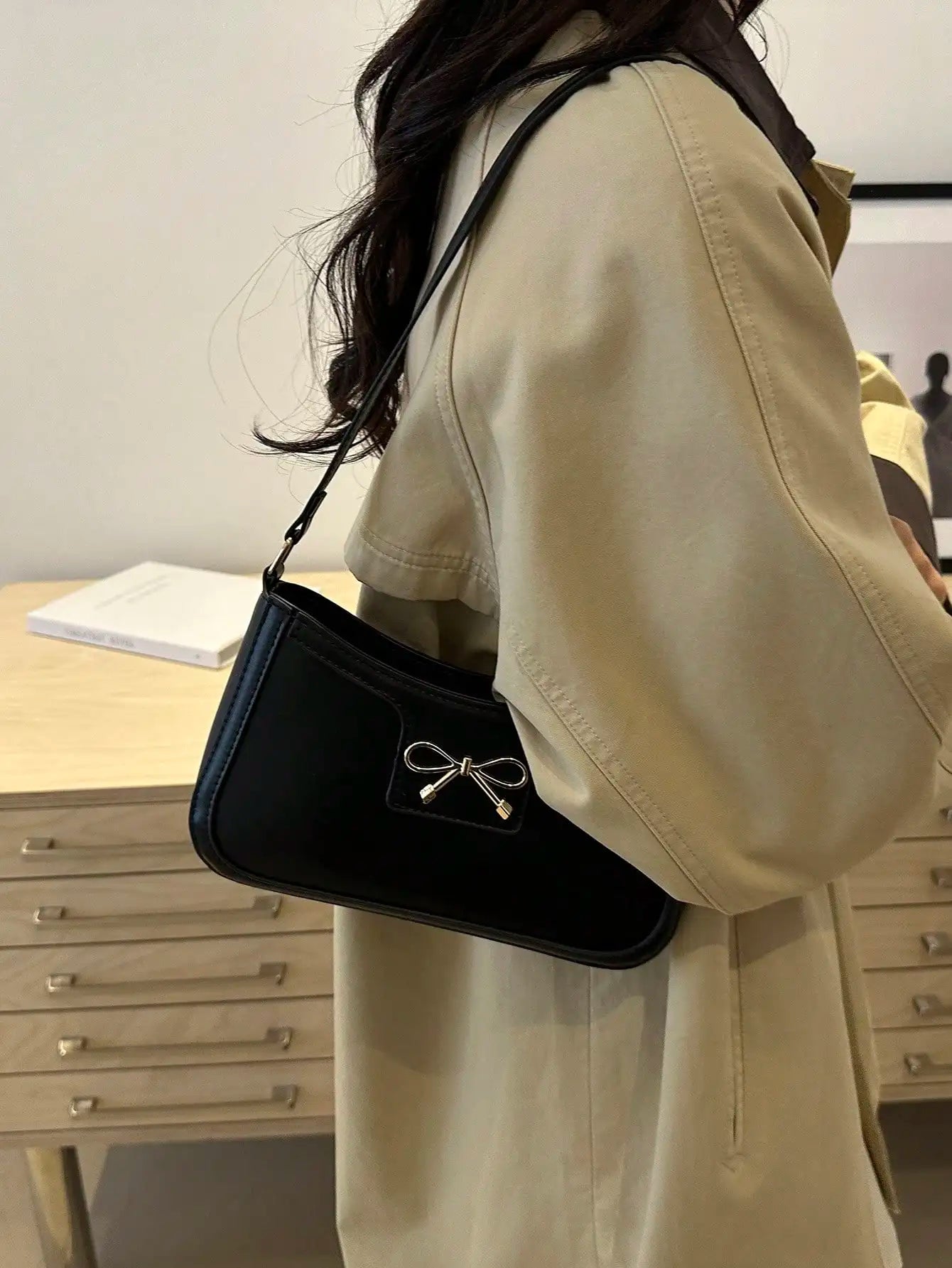 Women’s Bow Accent PU Leather Shoulder Bag