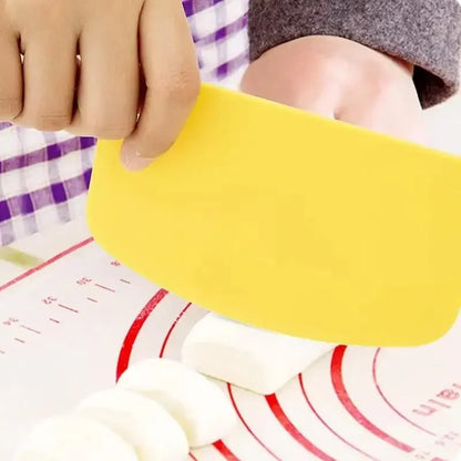 Flexible Dough Scraper Spatula for Baking & Pastry Preparation