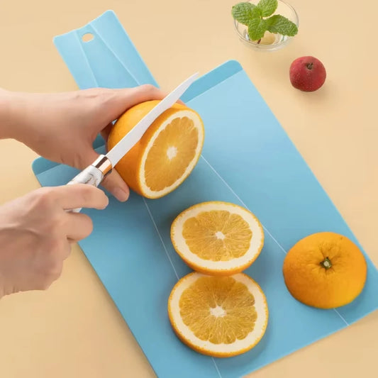 Foldable Shovel-Shaped Plastic Cutting Board
