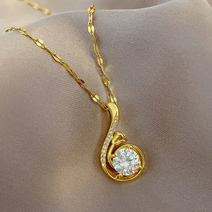 Elegant Clavicle Necklace with Zircon Detail