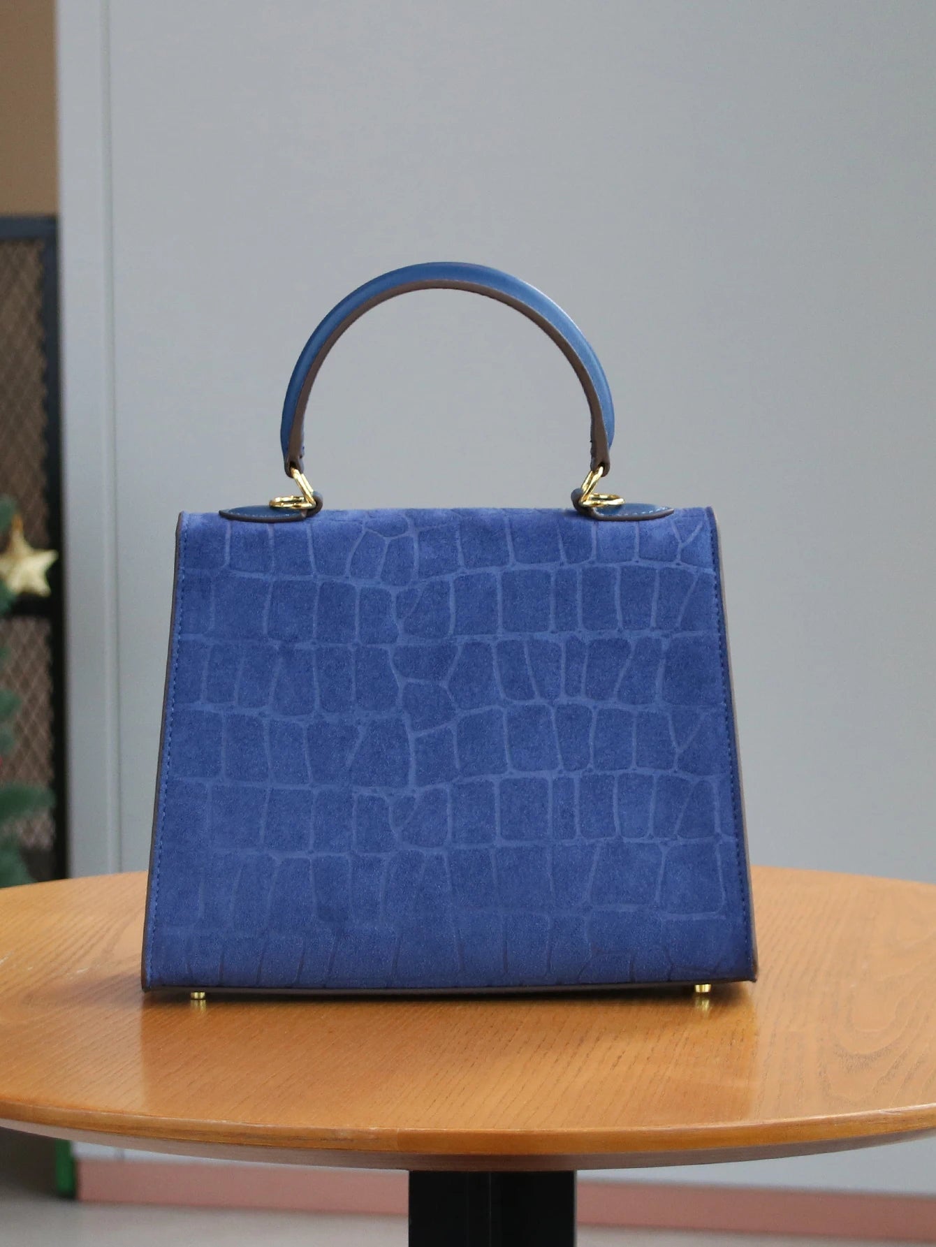 M.T MISS TOTE Leather Box Shoulder Bag