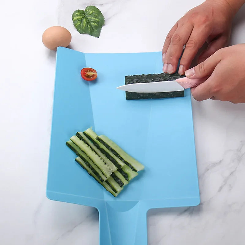 Foldable Shovel-Shaped Plastic Cutting Board
