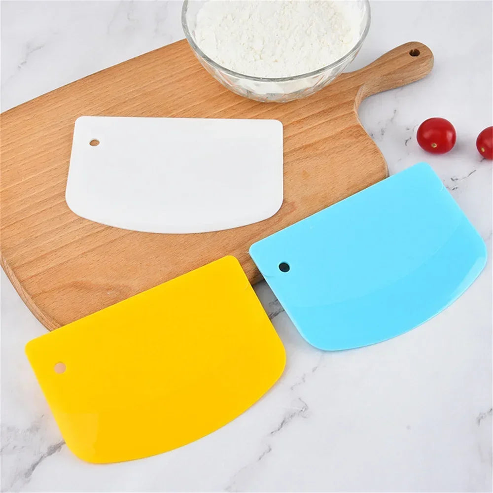 Flexible Dough Scraper Spatula for Baking & Pastry Preparation