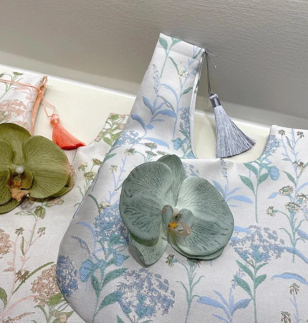 Chinese Style Embroidered Knot Wrist Bag
