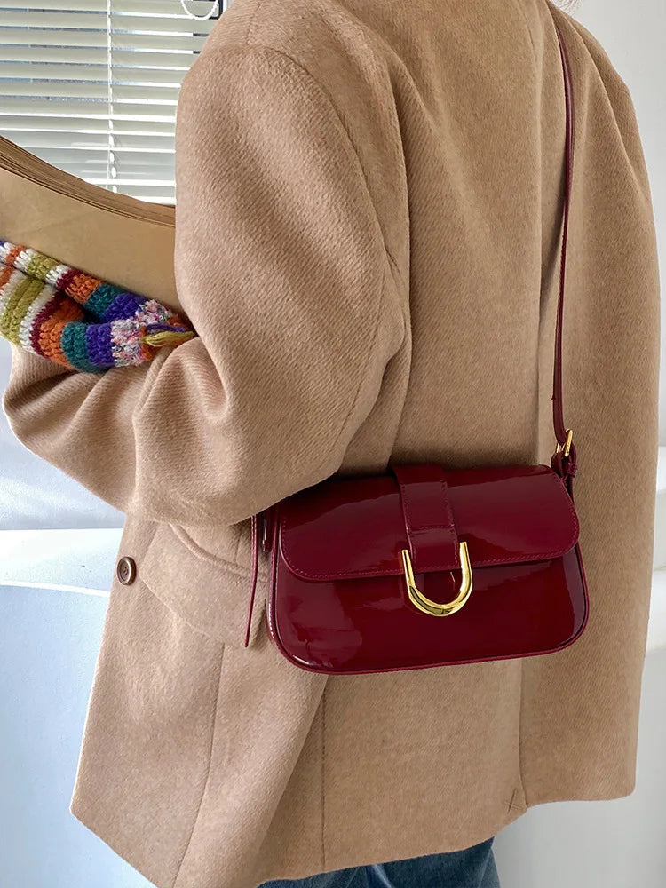 Vintage Horseshoe Buckle Crossbody Shoulder Bag