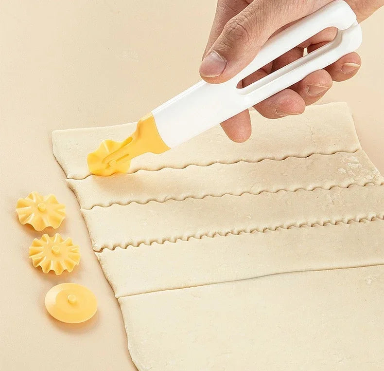 Pastry Wheel Dough Cutter