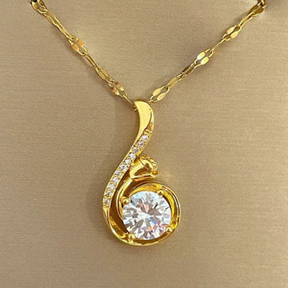 Elegant Clavicle Necklace with Zircon Detail
