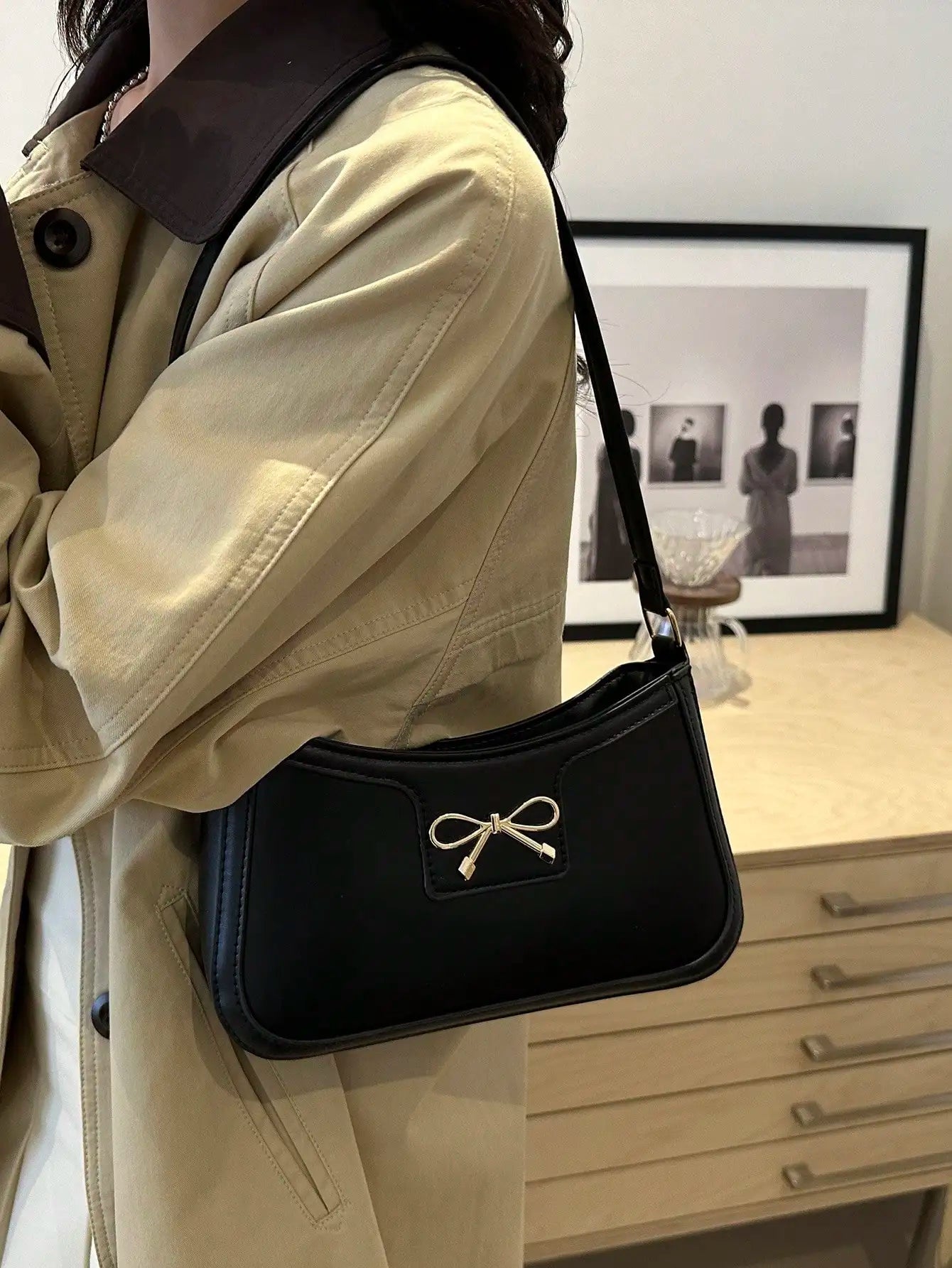 Women’s Bow Accent PU Leather Shoulder Bag