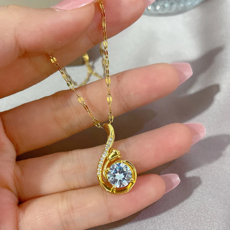 Elegant Clavicle Necklace with Zircon Detail