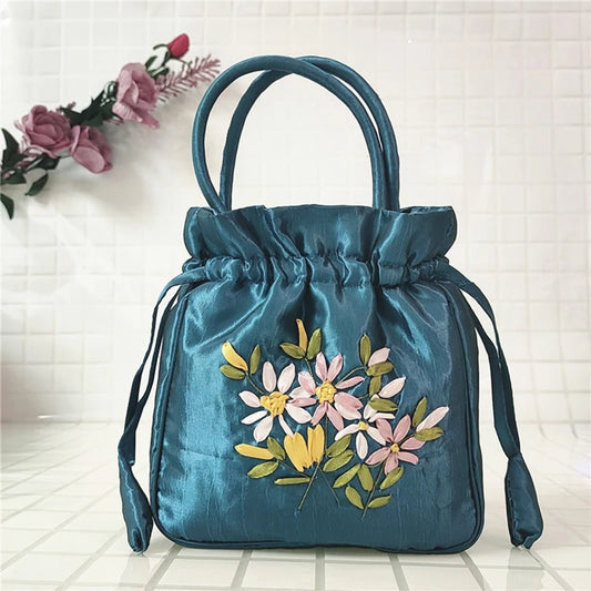 Women’s Retro Floral Embroidered Drawstring Bag